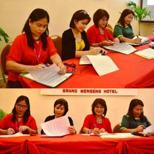 (From left): Davao City Social Services and Development Office (CSSDO) Head Ma. Luisa T. Bermudo, Davao City Administrator Atty. Zulieka Lopez, Department of Social Welfare and Development-Social Technology Bureau (DSWD-STB) Director Thelsa P. Biolena and DSWD XI Regional Director Mercedita P. Jabagat sign the Memorandum of Agreement (MOA) to implement two core social protection programs in the City, namely: Buklod Paglaom para sa Children in Conflict with the Law (CICL) and the Comprehensive Program for Children and Families at Risk on the Streets.