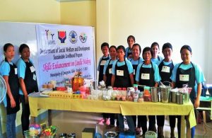 Solo parents are trained in candle-making through DSWD's Sustainable Llivelihood Program.