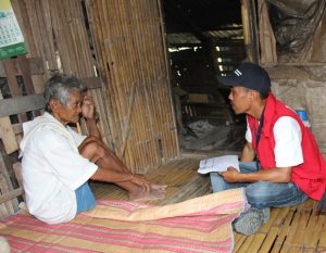 An enumerator from the Department of Social Welfare and Development (DSWD) interviews a social pension beneficiary from Barangay Gabi, Compostela Mun, Compostela Valley during the conduct of a special validation of existing DSWD social pensioners. (FILE PHOTO)
