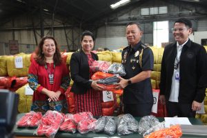 (From left to right) DSWD Undersecretary for Disaster Response Management Group Hope V. Hervilla and DSWD Secretary Virginia N. Orogo accept seized goods from BOC Commissioner Isidro Lapeña and Port of Manila District Collector Atty. Erastus Sandino Austria. 