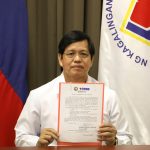 Department of Social Welfare and Development Secretary Rolando Joselito Bautista holds the Anti-Corruprtion Manifesto which he signed, together with the other officials of the Agency.