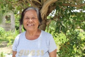 Wenina Resellosa, a senior citizen volunteer of the Kapit-Bisig Laban sa Kahirapan -Comprehensive and Integrated Delivery of Social Services (KALAHI-CIDSS) program, continues to champion community-driven development to gain support from future volunteers.