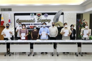 Department of Social Welfare and Development (DSWD) Secretary Rolando Joselito D. Bautista (middle), Philippine Association of Social Workers, Incorporated (PASWI) National President Raosauro Luntayao (2nd from right), and Association of Local Social Welfare and Development Officers of the Philippines, Incorporated (ALSWDOPI) National President Marybeth Ortiz (2nd from left) present the Memorandum of Understanding (MOU) sealing their partnership to ensure the development of the social work profession in the country.
