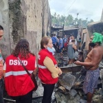 Personnel of the Department of Social Welfare and Development (DSWD) Field Office VII interview locals displaced by a fire incident in Sitio Sto. Niño, Barangay Quiot, Cebu City.
