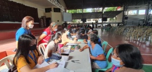 Social workers of the Department of Social Welfare and Development (DSWD) Field Office I assess the requirements of parents and guardians applying for educational assistance in Don Mariano Marcos Memorial State University, San Fernando, La Union on Saturday, August 27.