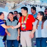 Department of Social Welfare and Development Secretary Rex Gatchalian (2nd from right), together with Abra Governor Dominic Valera (3rd from right), leads the provision of assistance to 2,850 solo parents from the 27 municipalities of Abra province.