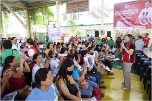 DSWD was among the government agencies which took part in the conduct of the Nagkaka1sang Bumabangon, an inter-agency information and service caravan that brings various government services closer to the residents of Las Piñas City, on Wednesday, May 10.