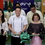 DSWD Secretary Rex Gatchalian (2nd from left), joined by (from left to right) SM Foundation Incorporated Executive Director Deborah Sy, Pasay City Mayor Imelda Calixto-Rubiano, and SM Supermalls President Steven Tan, leads the ribbon cutting for the official launch of the new and improved Sustainable Livelihood Program on Friday, (May 26), at the SM Mall of Asia Music Hall.