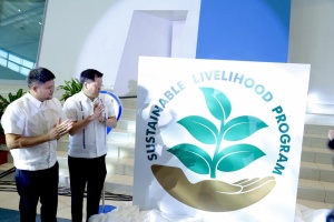 DSWD Secretary Rex Gatchalian (right), accompanied by Assistant  Secretary for Specialized Programs under Operations Group Florentino Y. Loyola Jr., unveils the new logo of the Sustainable Livelihood Program as part of the grand launch of its Five-year Livelihood Sustainability Plan.