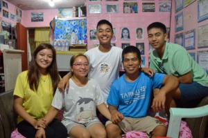 The Cada family,  a 4Ps beneficiary  and Huwarang Pamilya of CALABARZON.